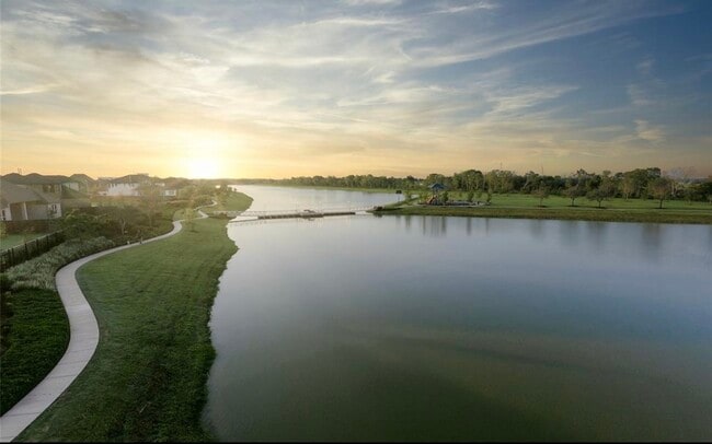 Building Photo - 4143 Champlain Wy