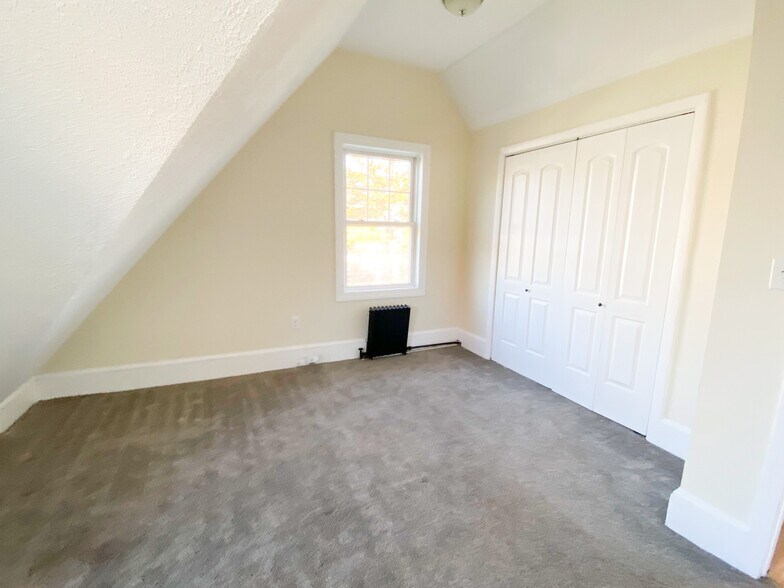 Apartment (Bedroom) - 113 Birdsey Ave
