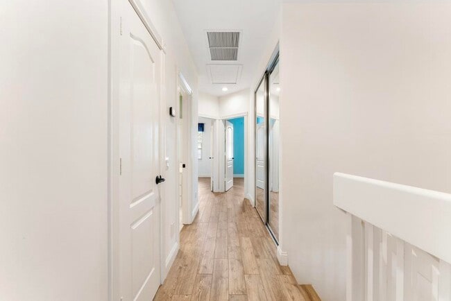 Building Photo - 180 Freeport Dr