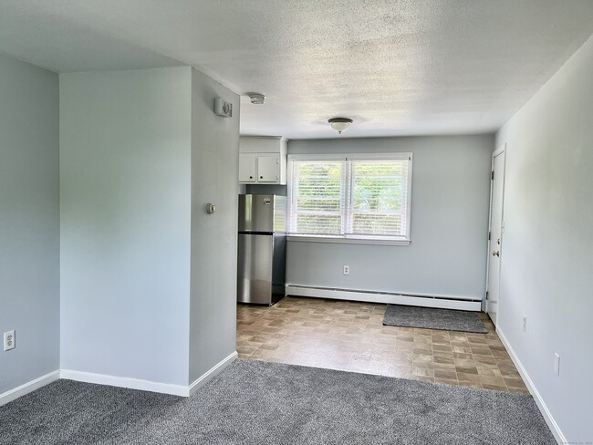 Building Photo - 608 Norwich Ave