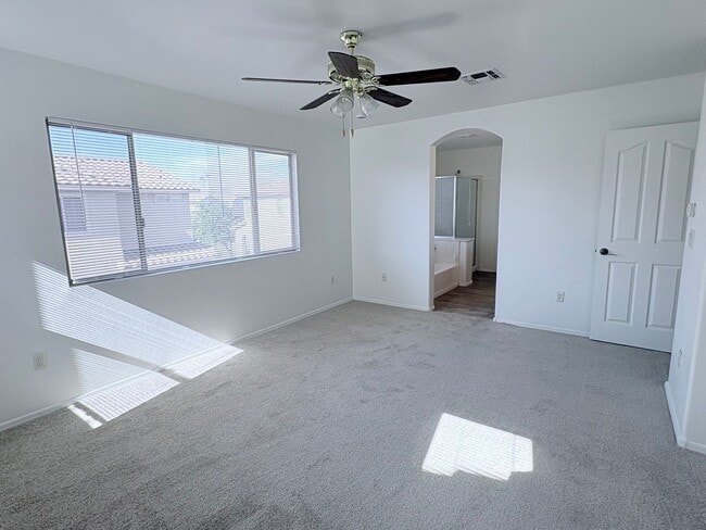 Building Photo - 4 bed/3bath in desirable Paseo Del Rio Community