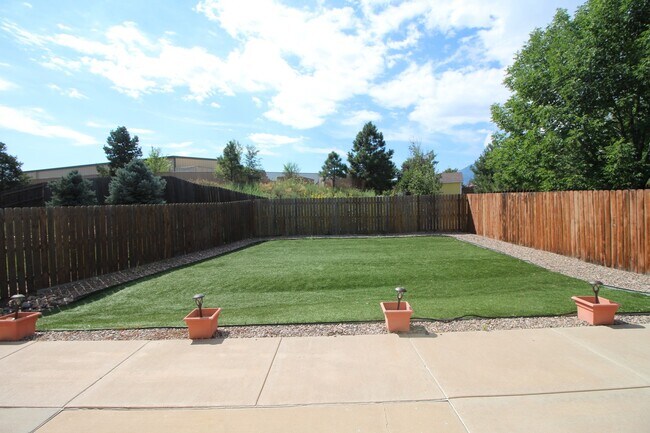 Building Photo - Amazing 5 bedroom home in Desirable Crown Hill Mesa on West Side of town