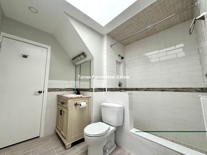 Building Photo - 62 Upland Rd