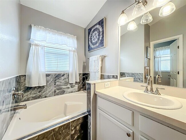 Building Photo - 14826 Lady Victoria Blvd