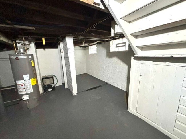 Building Photo - 6407 Dibble Ave