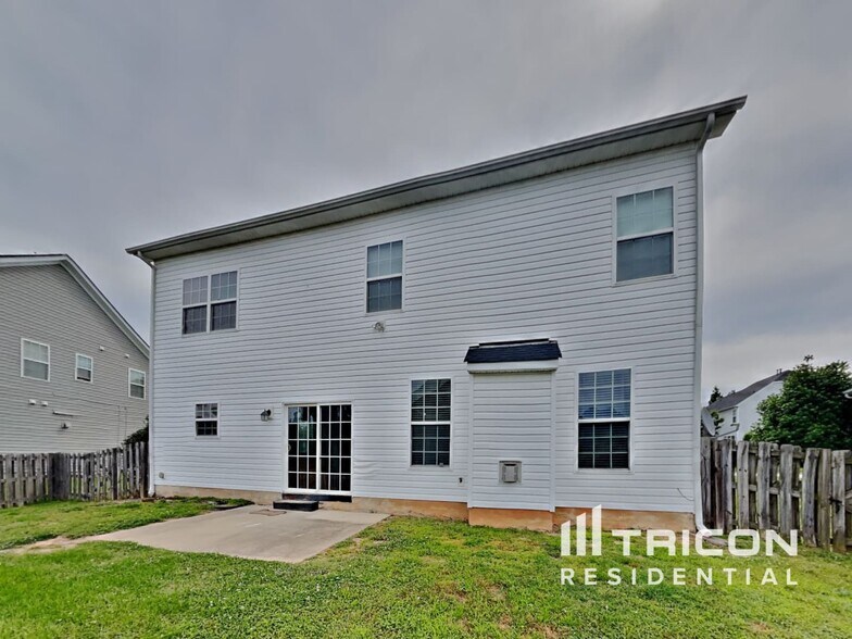 Building Photo - 6413 Amber Bluffs Crescent