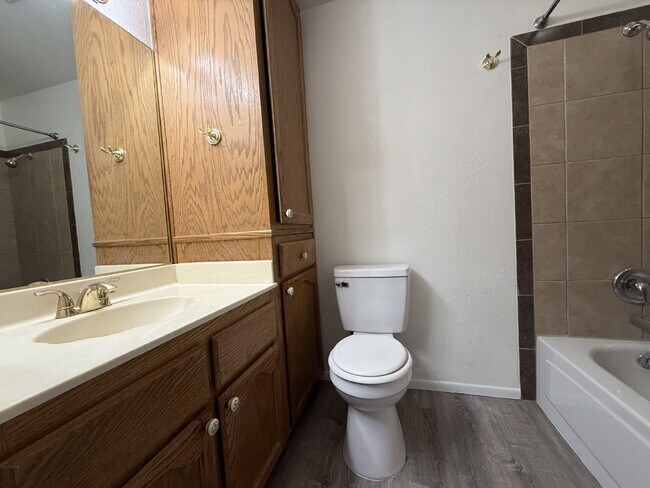 Building Photo - New Flooring, no carpet. 2bed 2bath Gated Community with a Swimming Pool
