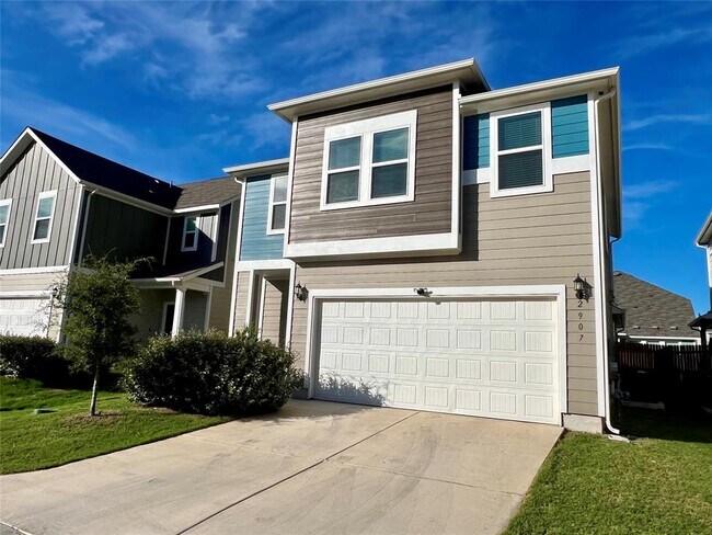 Building Photo - 2907 Salvidar Bend