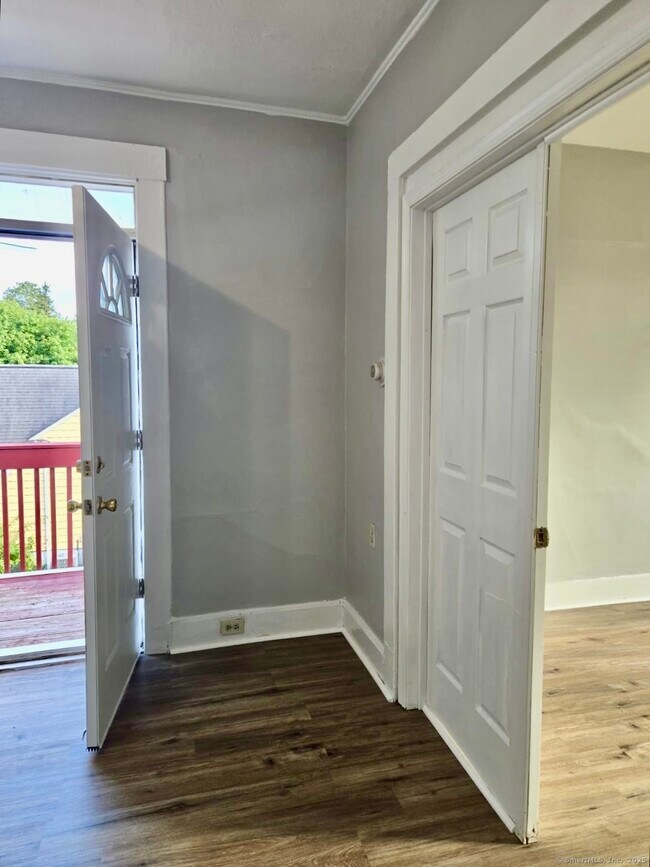 Building Photo - 121 2nd Ave