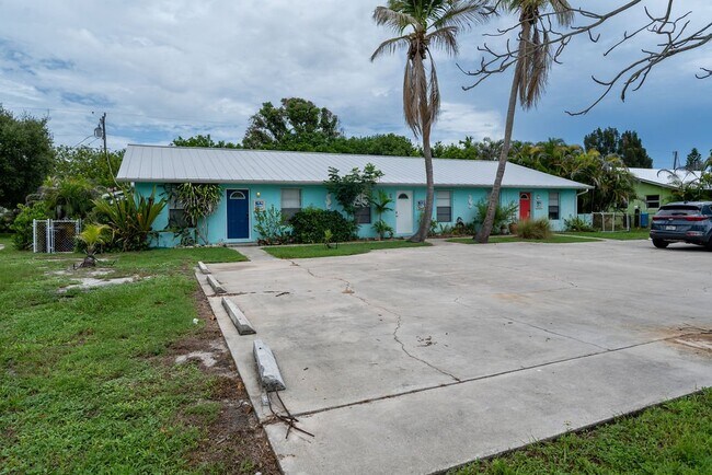 Building Photo - 8623-8623 SE Lyons Rd