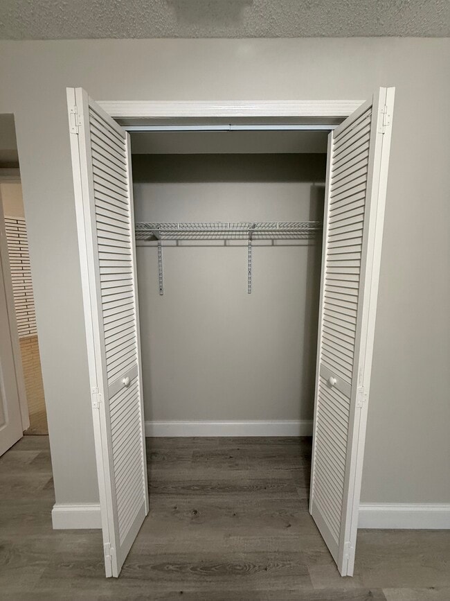 Building Photo - 1481 Barry St