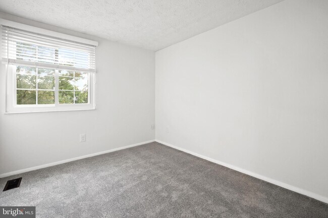 Building Photo - 2916 Bridgehampton Ct