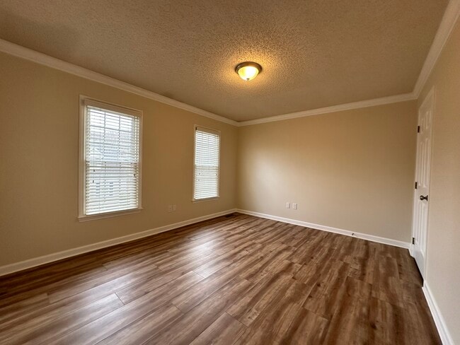 Building Photo - 328 Brookside Ct