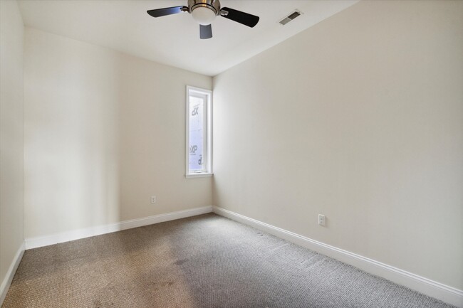 Building Photo - 1521 W Seybert St