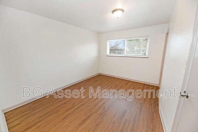 Building Photo - 728 Darina Ave