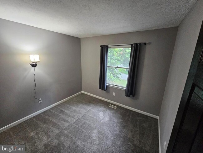 Building Photo - 730 Ox Bow Ln