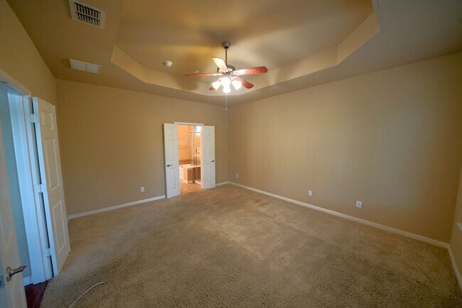 Building Photo - Beautiful Home Now Available in the Covete...