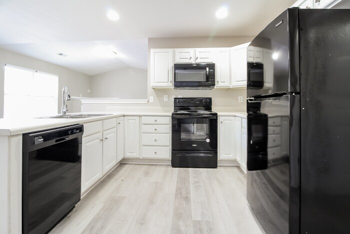 Building Photo - 206 Yukon Dr