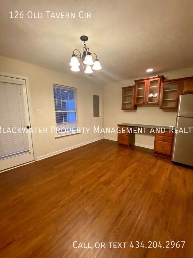 Building Photo - 126 Old Tavern Cir