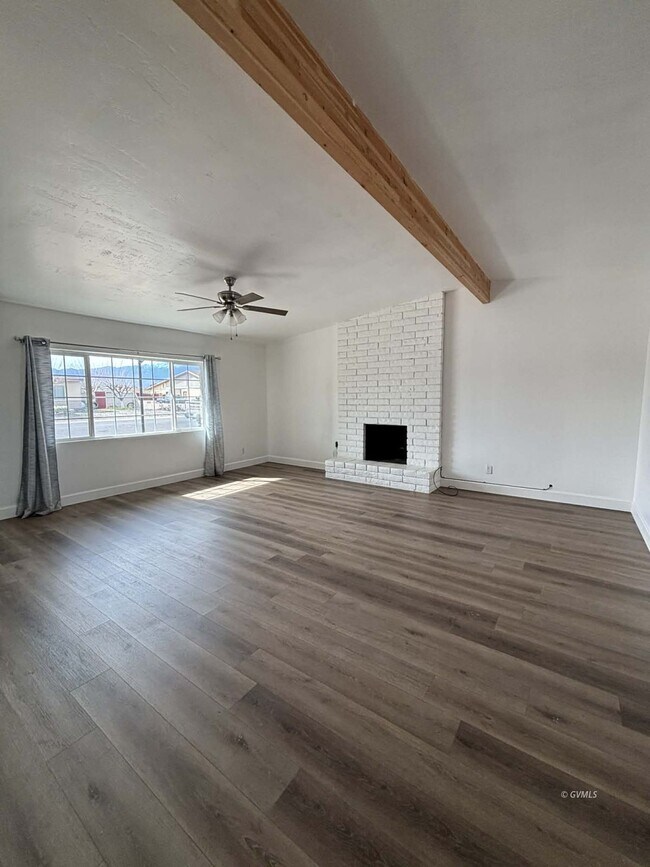 Building Photo - 1466 W 25th St