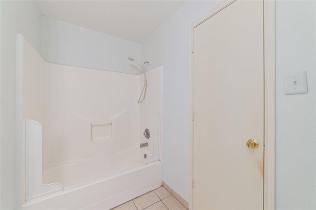Building Photo - 1106 N Rock Dr