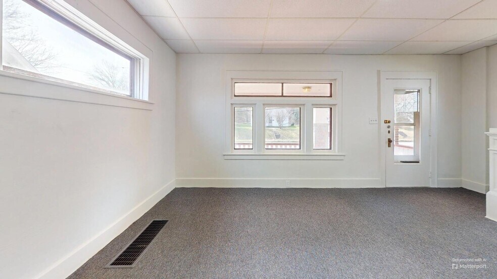 Building Photo - 109 W Ely St