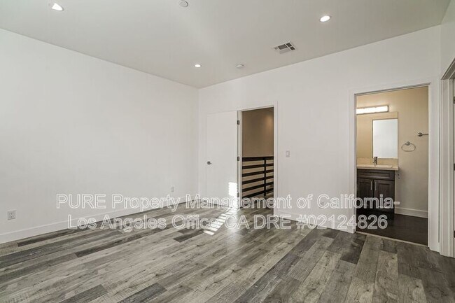 Building Photo - 1344 N Kenmore Ave