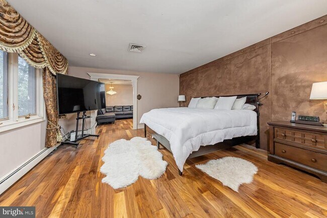 Building Photo - 1322 Commissioners Rd