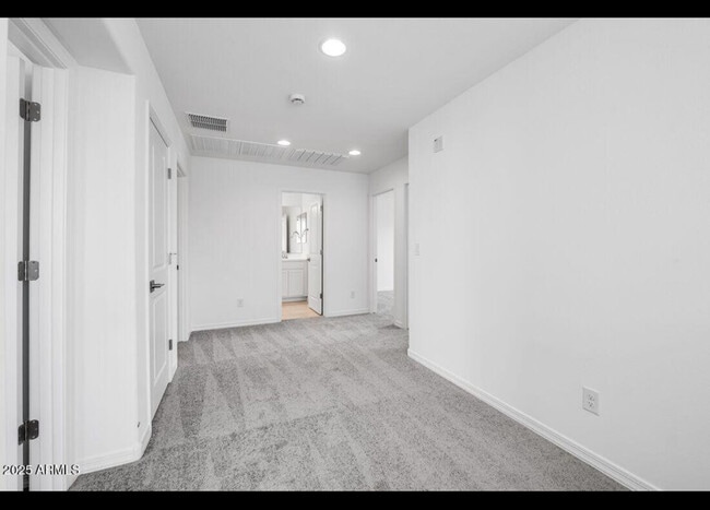 Building Photo - 14663 W Sand Hills Rd