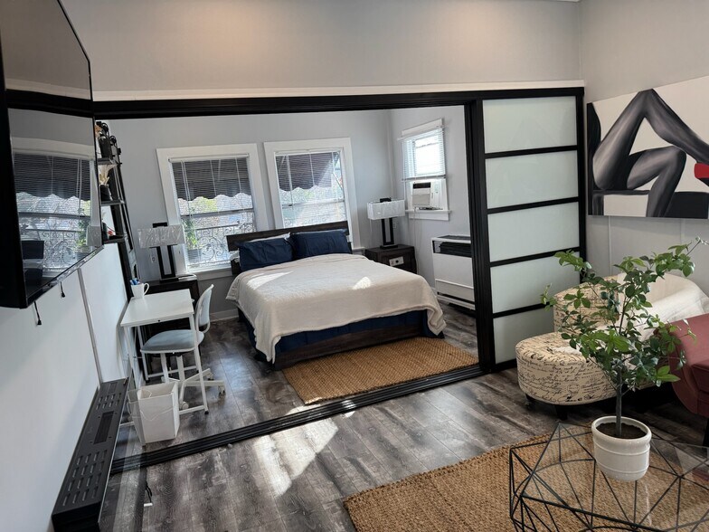 Building Photo - 5919 Lexington Ave