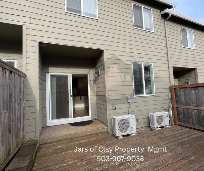 Building Photo - Move in Special!!!  Great South Salem Town...