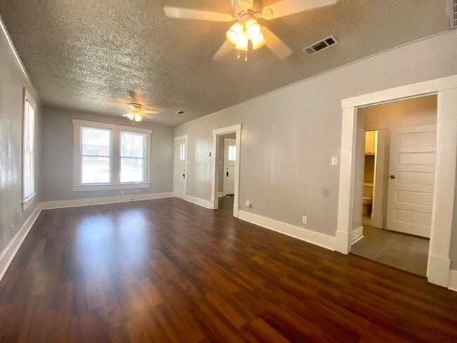 Building Photo - 30th-407 E