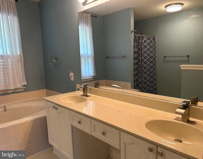 Building Photo - 13220 Willow Point Dr