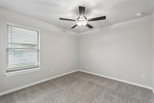 Building Photo - 16129 Villa Valeria Way