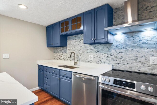 Building Photo - 10622 Cavalcade St