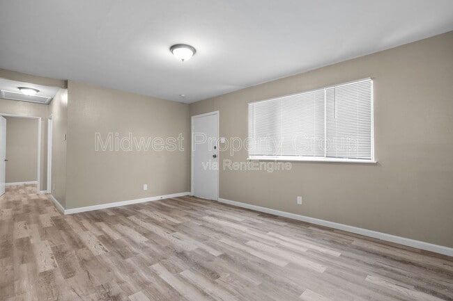 Building Photo - 5 Boles Ave