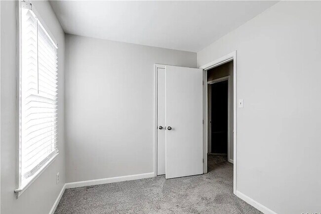 Building Photo - 1624 Mountain Pine Terrace