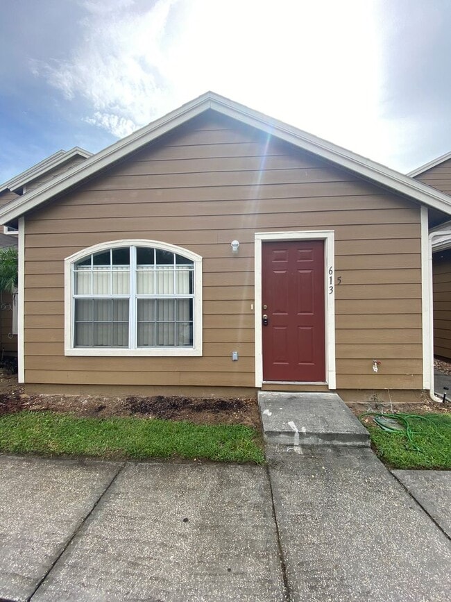 Building Photo - 613 Coconut Palm Way