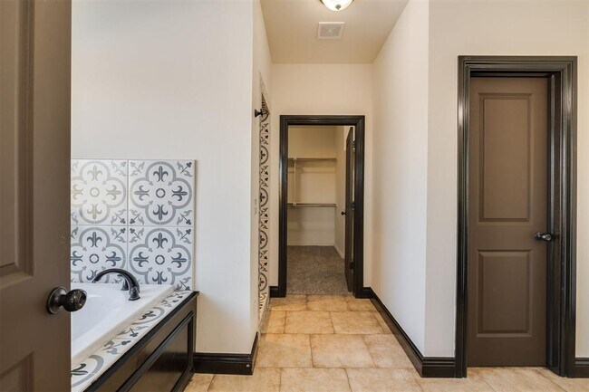 Building Photo - 2313 E Kellan Ct Terrace
