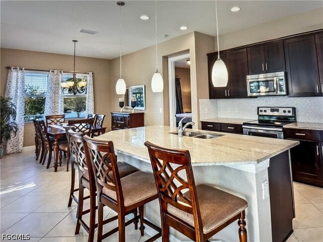 Building Photo - 12690 Fairington Way