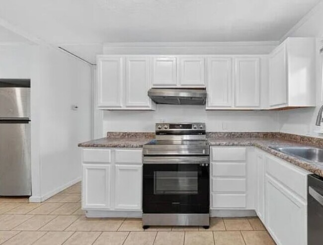 Building Photo - 6166 Emerald Ave