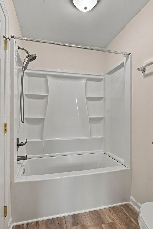 Building Photo - Charming 2-Bed Townhome in Hardison Hills
