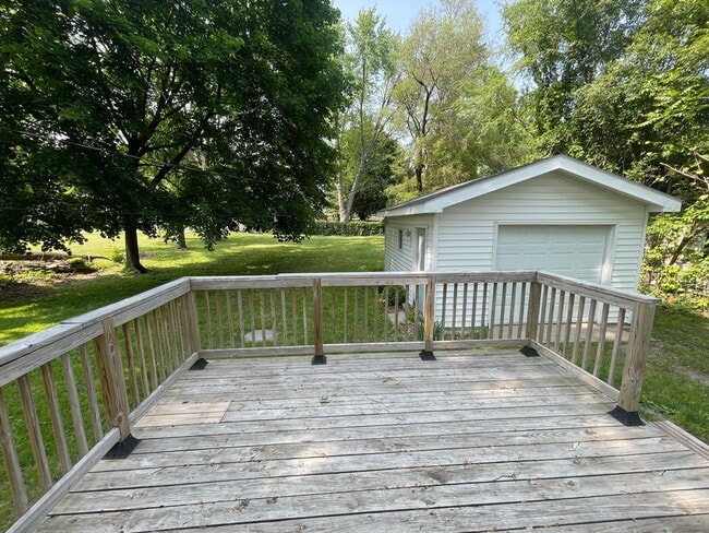 Building Photo - 3 bedroom 2 bath home