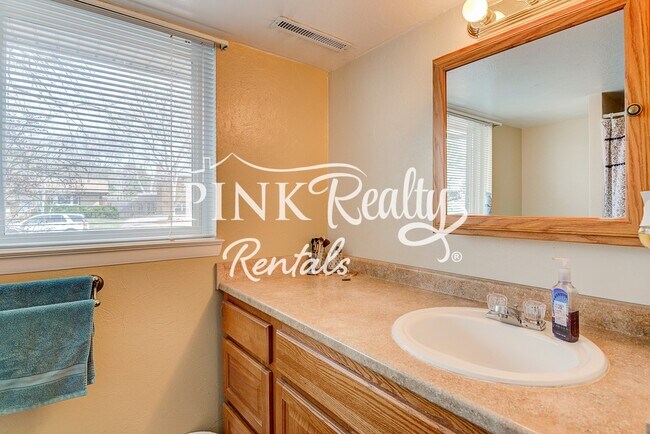 Building Photo - 1716 Wooten Rd