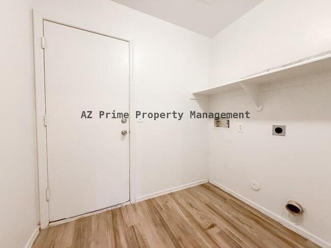 Building Photo - 12605 W Shaw Butte Dr