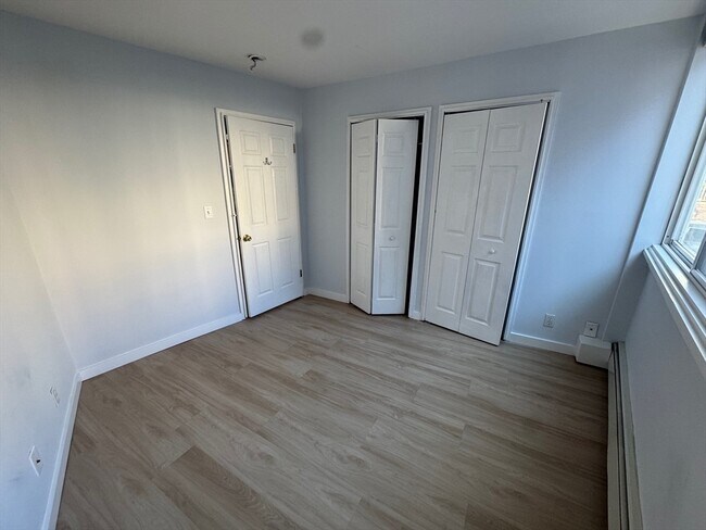 Building Photo - 516 Green St