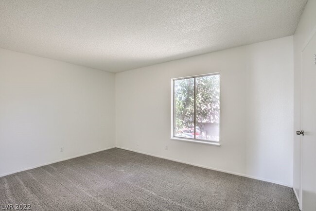 Building Photo - 5915 Vegas Dr