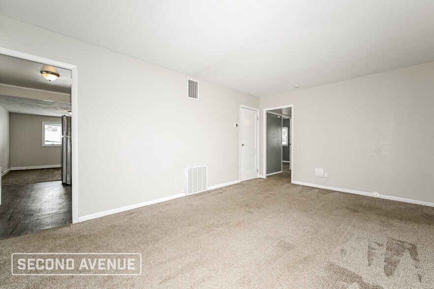 Building Photo - 1926 Sloan Ave