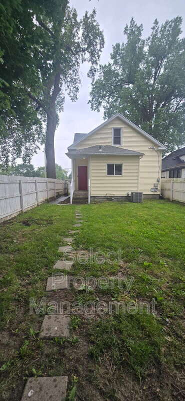 Building Photo - 449 Ruth St