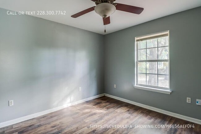 Building Photo - 124 30th 1/2 St-B